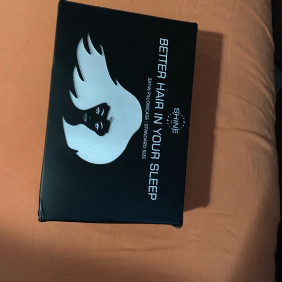 SHINE by Night: Satin Beauty Pillowcase (2 for 1) - Picture 6 of 8